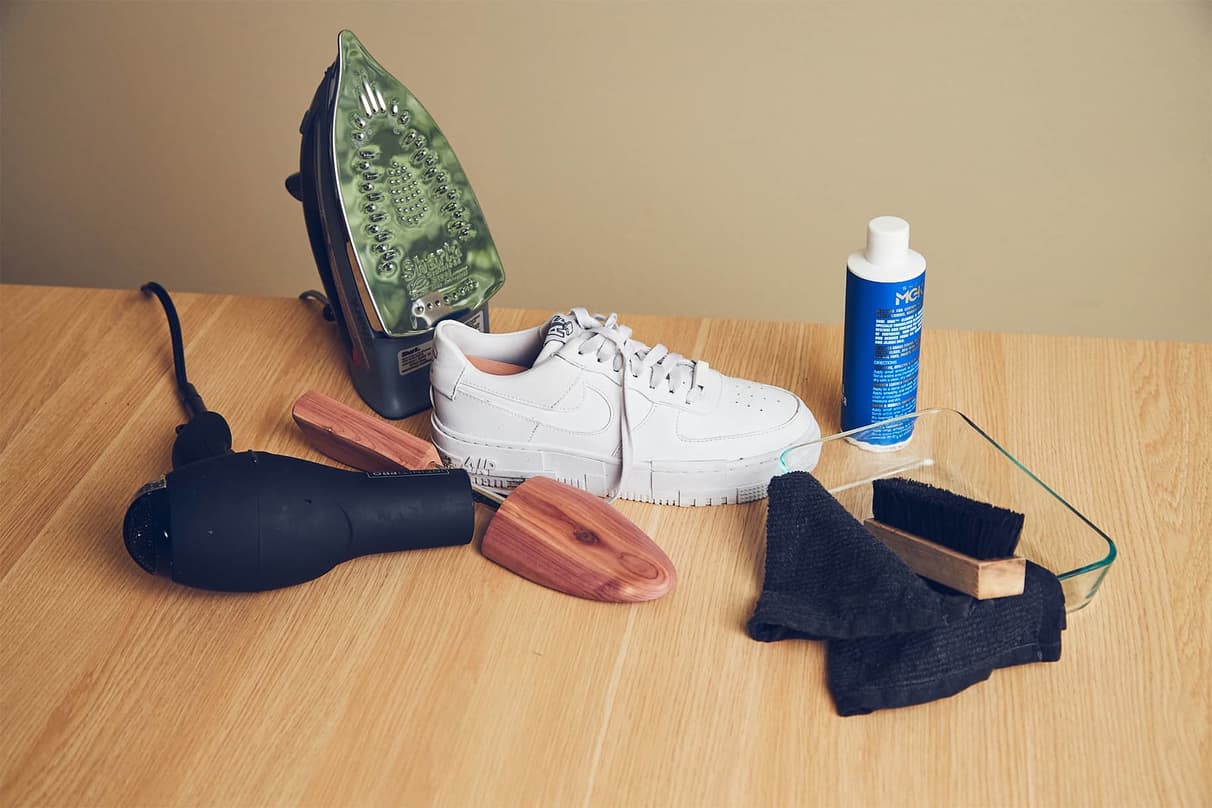 Cómo eliminar los pliegues y las arrugas de las zapatillas