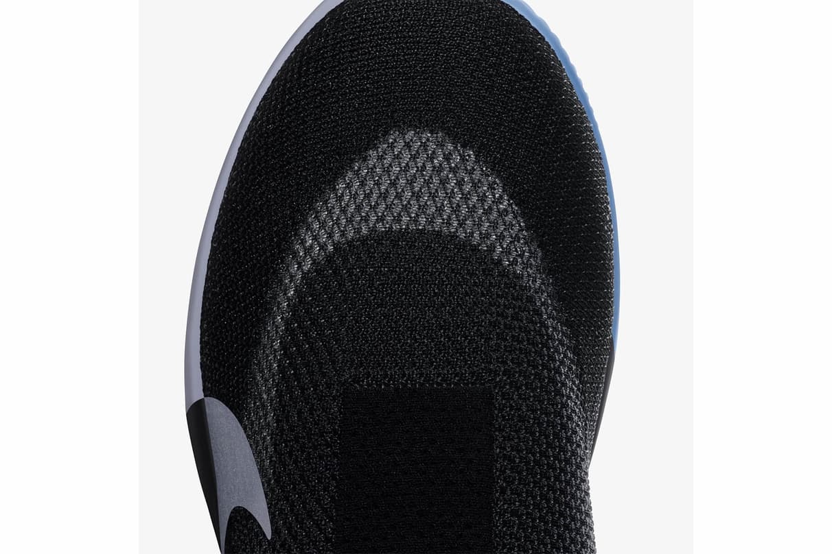 Nikeが自動シューレース調節機能付きの高性能バスケットボールシューズ、アダプト BBを発売