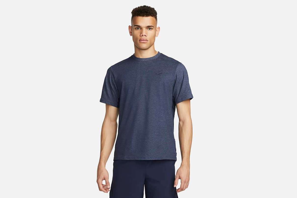 Básicos de Nike para llevar tu mochila ligera