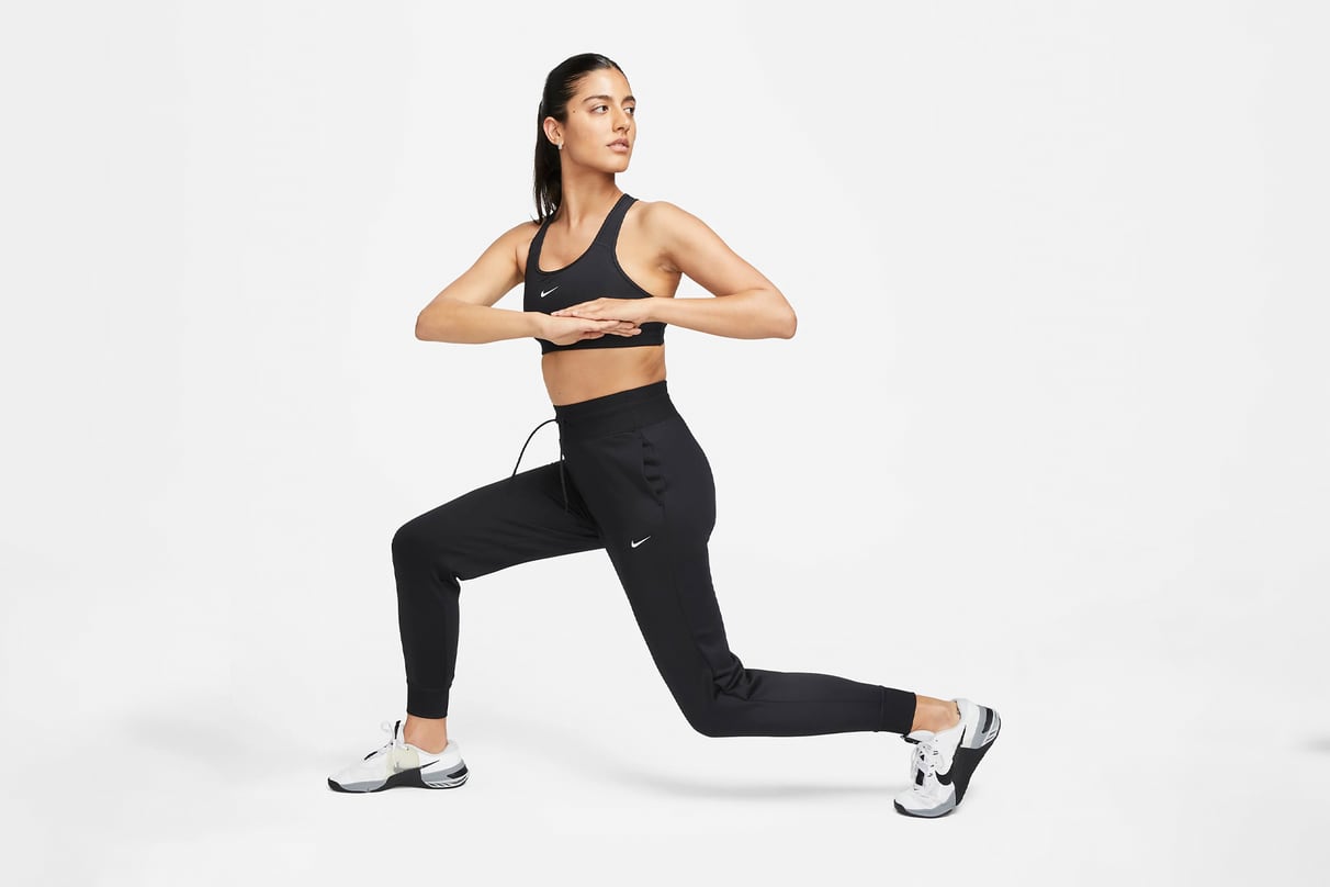 Nikeおすすめのレディース向けブラック スウェットパンツ