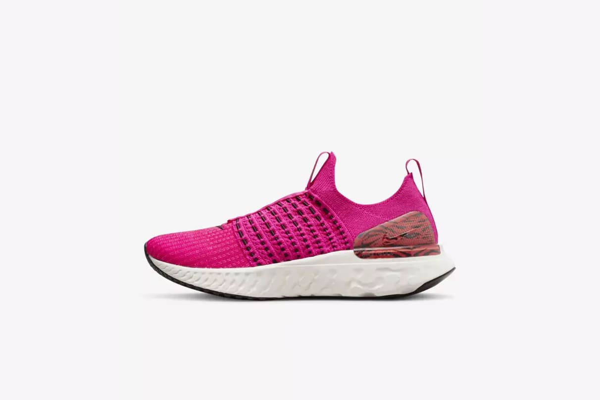 今おすすめのNikeのピンクシューズ