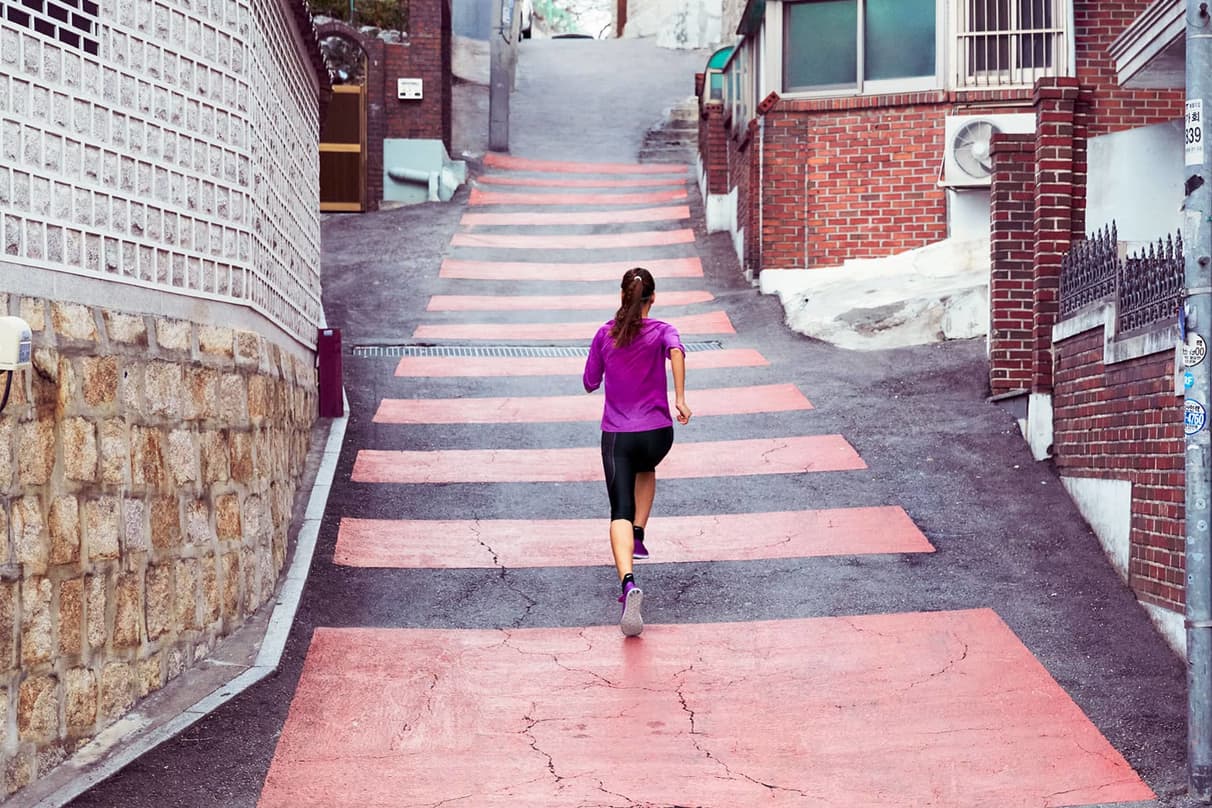 Cinco consejos aprobados por entrenadores para correr mejor (sí, en serio)
