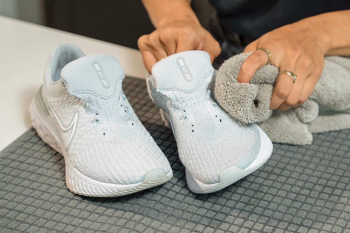 How to Clean Mesh Shoes. Nike IN