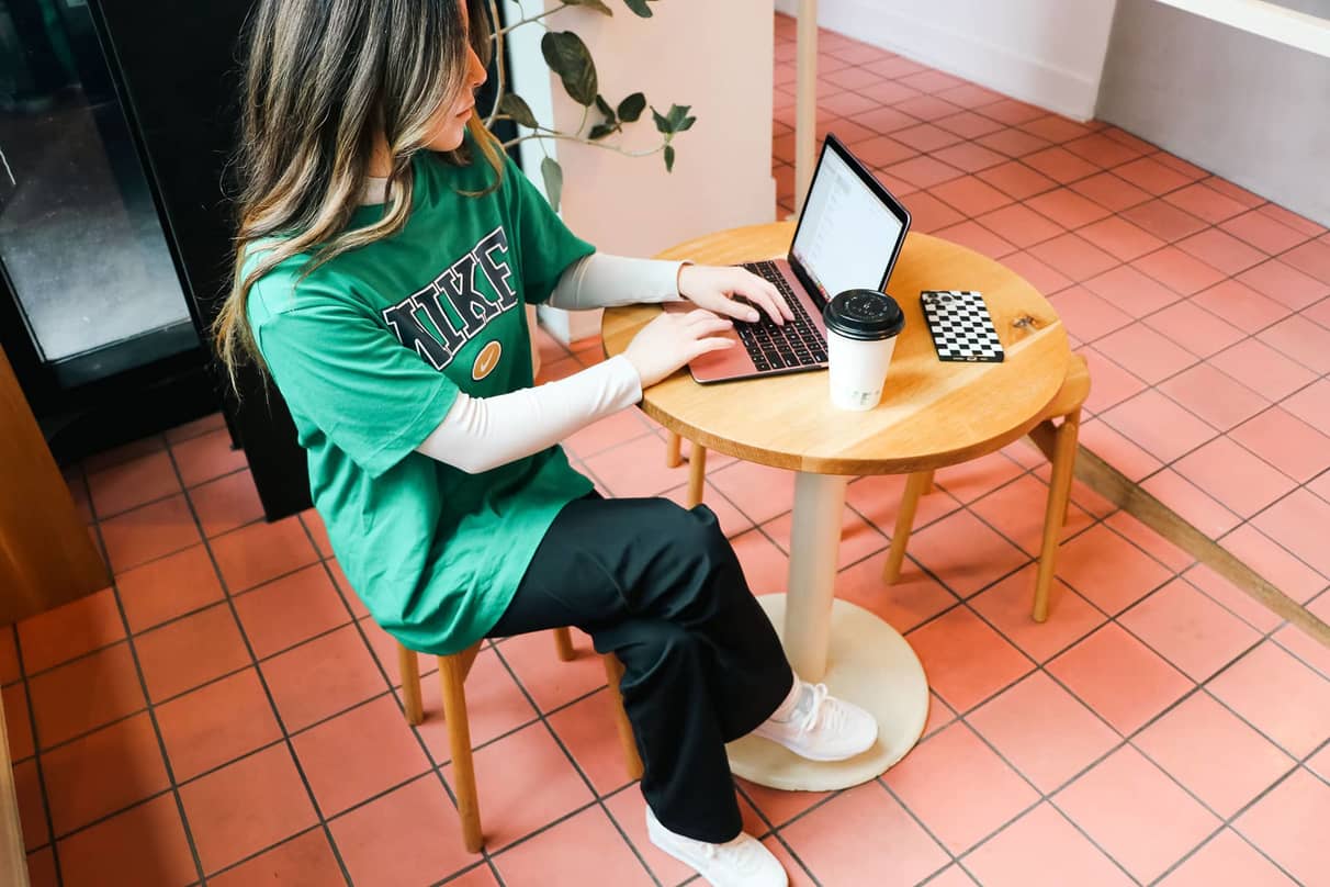 Come abbinare una t-shirt oversize Nike