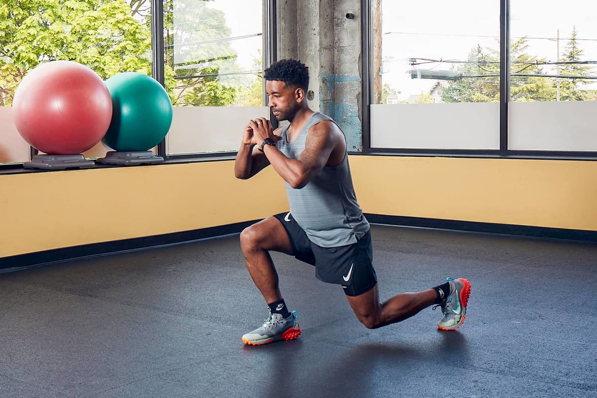Try This Expert-approved Bodyweight Leg Workout. Nike CH