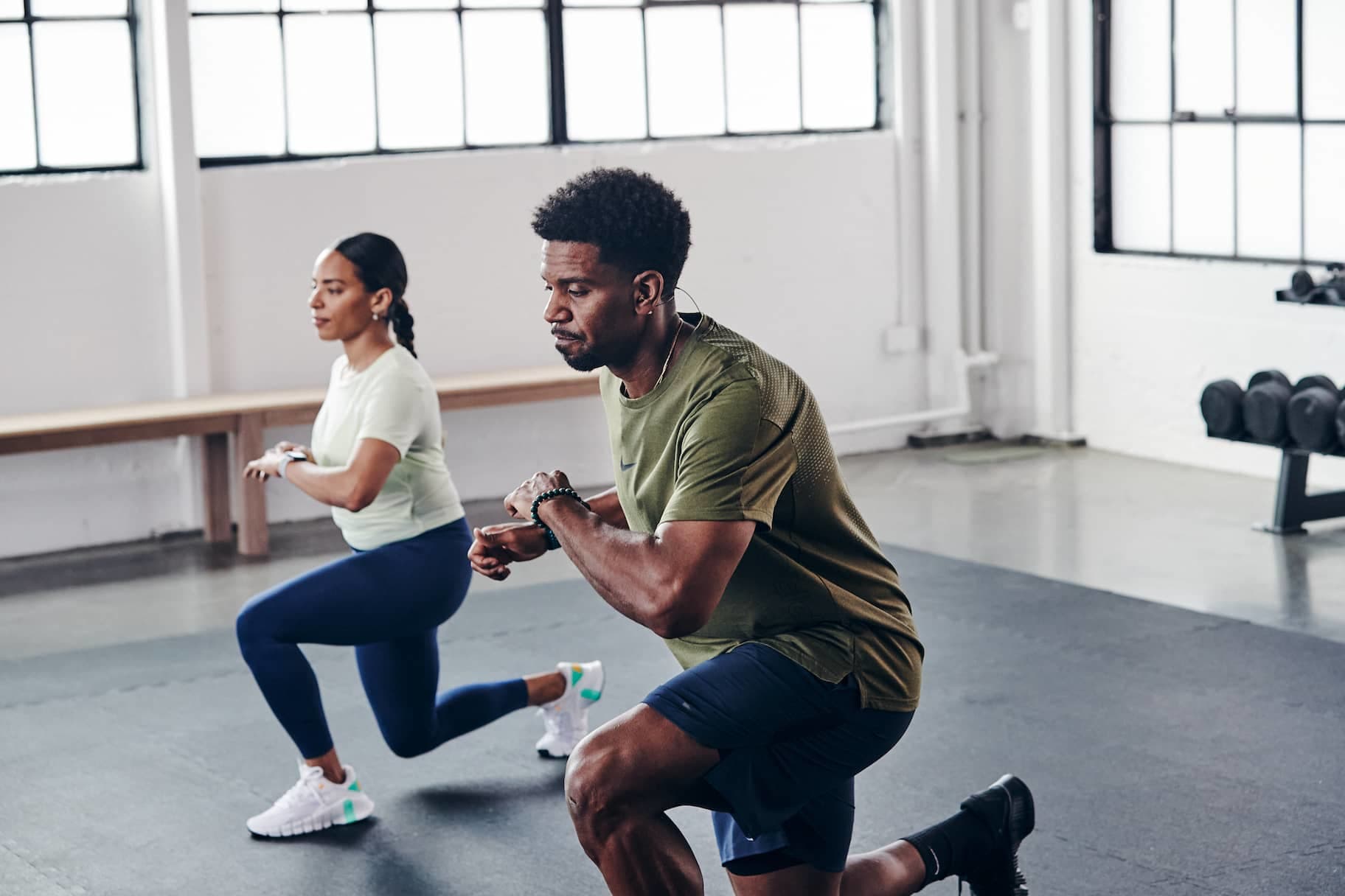 Comment s'entraîner à la maison sans équipement. Nike BE