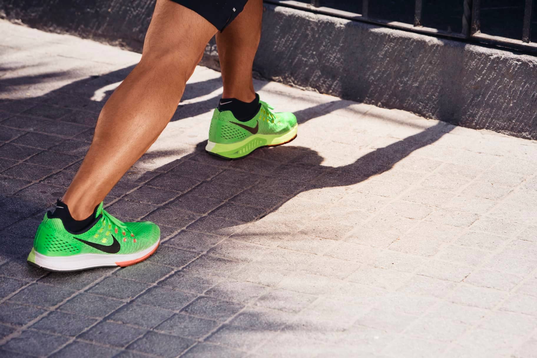 Wie lange solltest du brauchen, um einen Kilometer zu gehen?. Nike AT