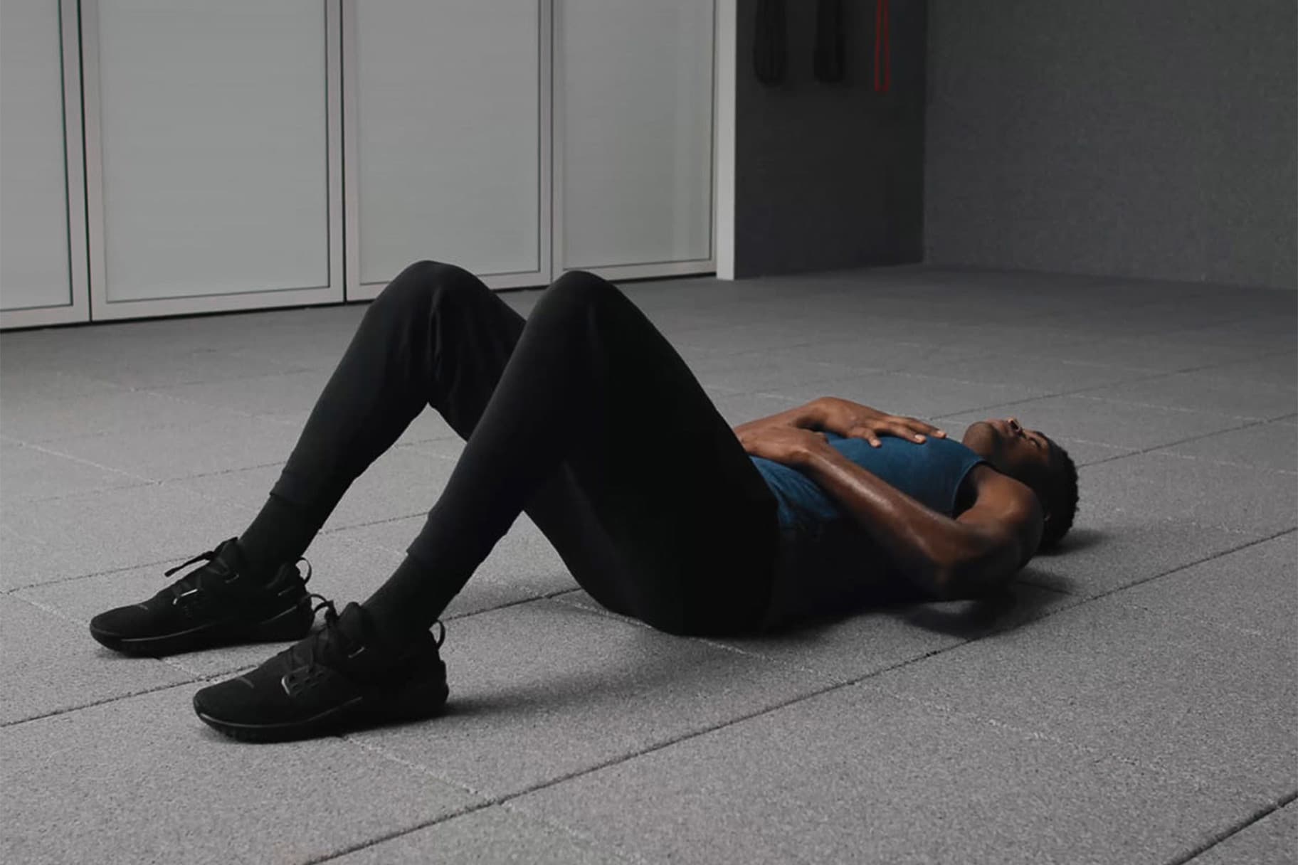 Abdominales con elevación de piernas alternada qué son y qué músculos