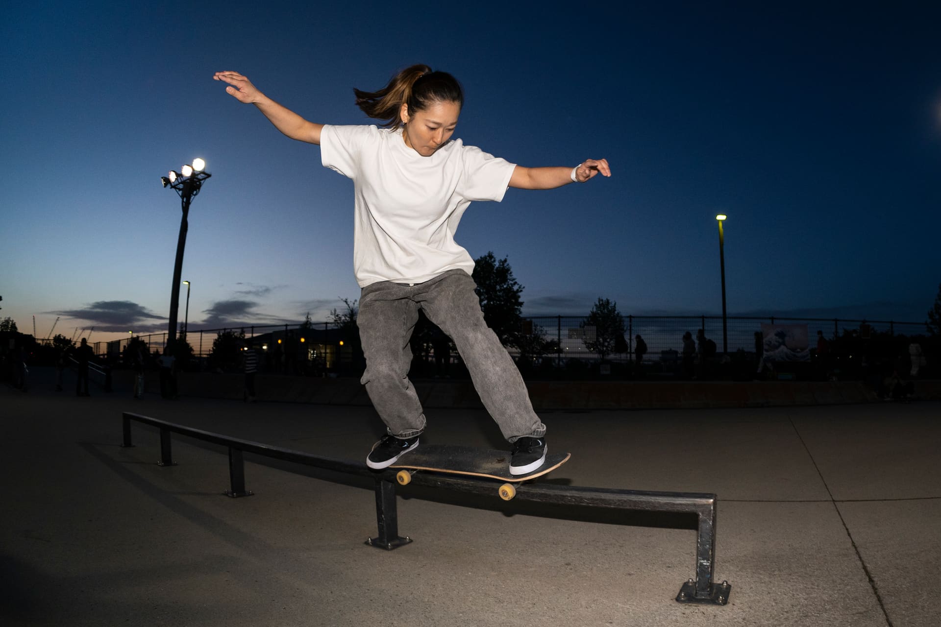 Esta mujer representa la cultura del skateboard de Tokio