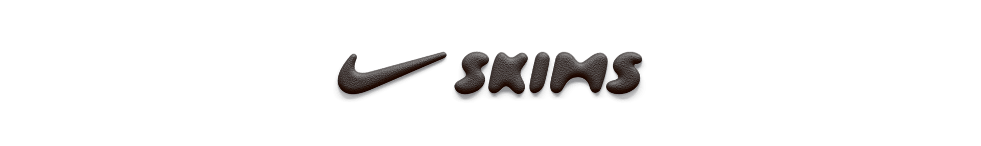 Logo NikeSKIMS v tmavě hnědé barvě se stínem pod ním a odlesky, jako by bylo vyražené a texturované.
