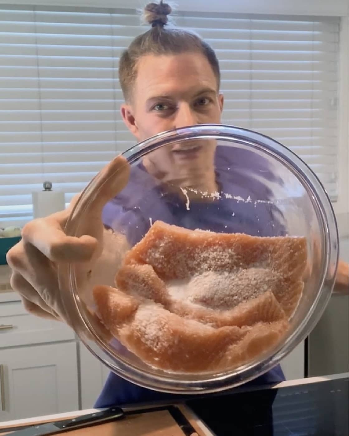 Receptes per a atletes: bol de salmó ple de macronutrients de Noah Ohlsen