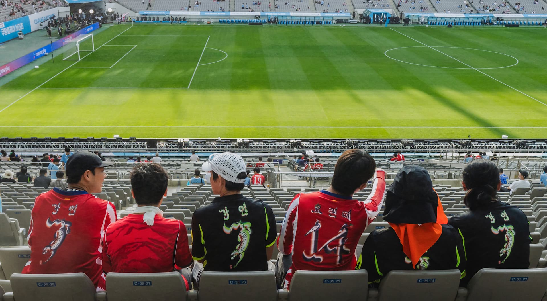 우리의 게임을 시작하다, STEP INTO THE GAME