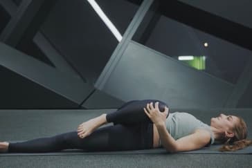 Posizioni yoga per alleviare il dolore alla schiena