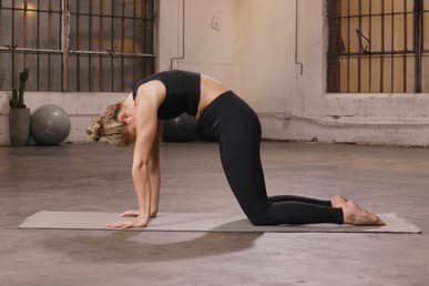 Die 5 besten Yogaposen gegen Rückenschmerzen, Die besten Yoga-Posen gegen Rückenschmerzen, slide 2 of 6