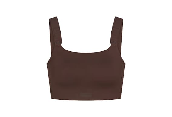 “NikeSKIMS가 여성을 위해 만들어졌다는 걸 확실히 느낄 수 있어요. 그게 가장 중요한 점인 것 같습니다.” 클로이 김, slide 3 of 3