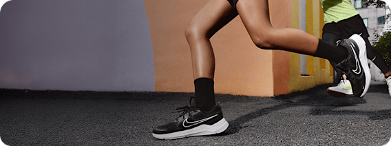 Shop By Sport, 나이키 키즈 신발, 의류 및 액세서리. NIKE.COM , slide 1 of 3