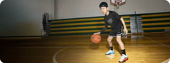 Shop By Sport, 나이키 키즈 신발, 의류 및 액세서리. NIKE.COM , slide 3 of 3