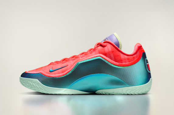 더 많은 스토리, 르브론 XXIII ‘STOCKING STUFFER’ 컬러웨이, slide 1 of 6