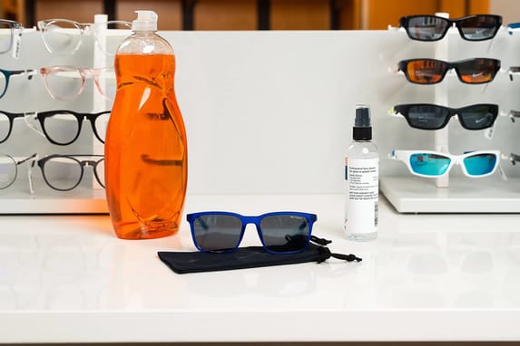 Cómo limpiar gafas de sol en 4 sencillos pasos