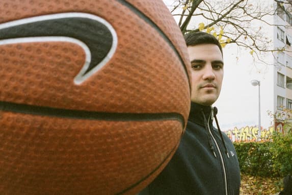 Un terrain de basketball redonne de l'élan à un quartier en Croatie