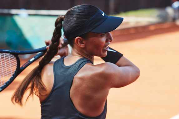 Cos'è il gomito del tennista e come si cura? La risposta degli esperti