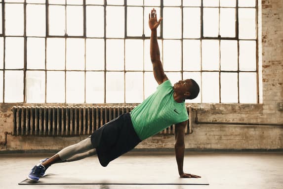 El entrenamiento rápido de abdominales que adoran los entrenadores