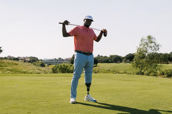 Una lesió que va canviar la vida del jugador de golf professional Carlos Brown el va ajudar a trobar forces