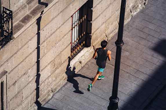 Cinco consejos aprobados por entrenadores para correr mejor (sí, en serio)