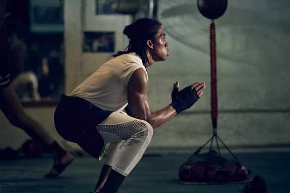 Gli squat tonificano i glutei?