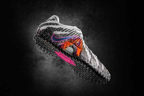 Lanzamiento de los Ja 3: los tenis más personalizados de Morant hasta la fecha