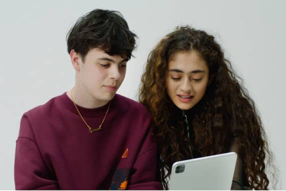 Kreative teenagere ændrer musikken og modelverdenen