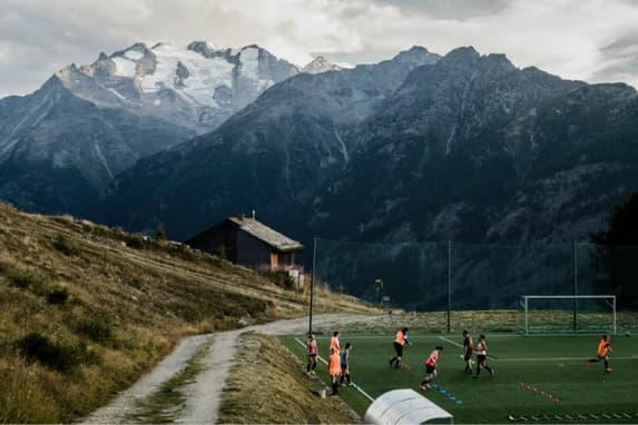 İsviçre Alplerinde En Üst Düzeyde Futbol Oyna