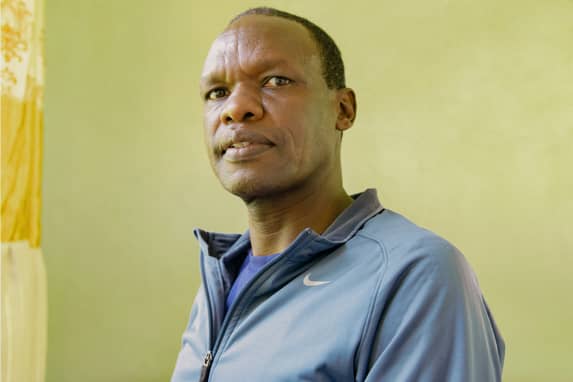 Cómo lidiar con padres de deportistas controladores según el entrenador Patrick Sang