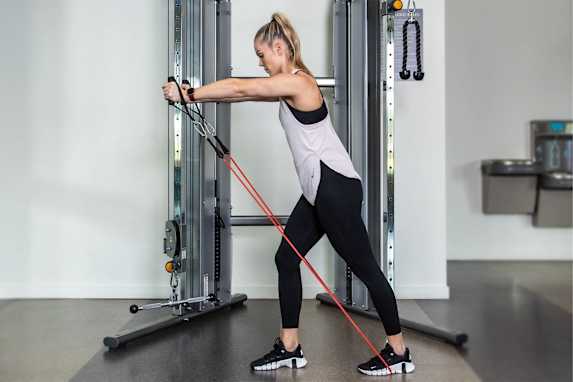 Les sept meilleurs exercices pour la poitrine avec bandes de résistance selon les coachs
