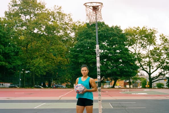 Pillanatképek: közösségre találás netballal, Maggi Gaóval