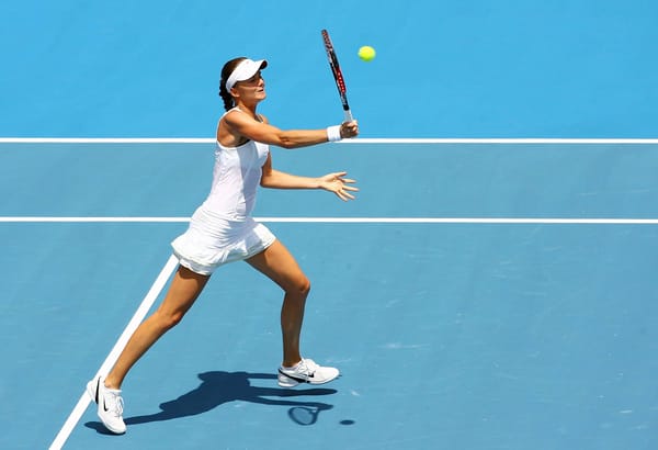 Zo leer je volwassenen hoe je serveert bij tennis