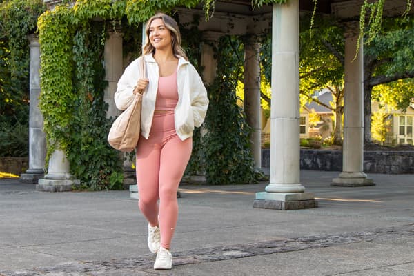 Cinco atuendos geniales de athleisure de Nike