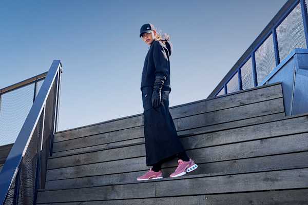 Cómo combinar una sudadera con gorro 