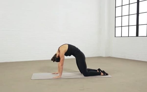 Neuf postures de yoga pour réduire le stress (voir descriptions complètes ci-dessous), 9 postures de yoga pour réduire le stress, slide 10 of 10
