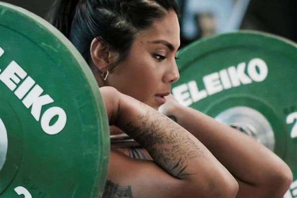 Come eseguire un power clean: 4 passaggi per principianti