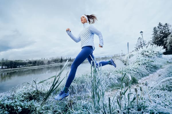 Cómo elegir la mejor chamarra de running Nike para el frío