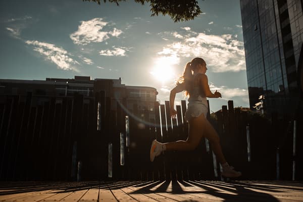 La mejor ropa Nike para ayudarte a proteger la piel del sol
