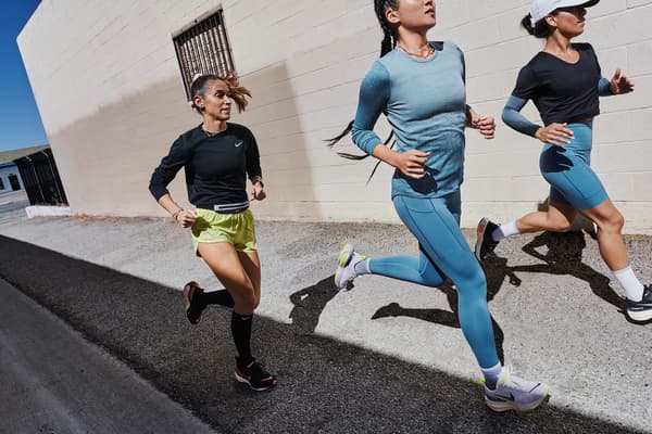 Nikeが今おすすめするウィメンズロングスリーブワークアウトシャツ