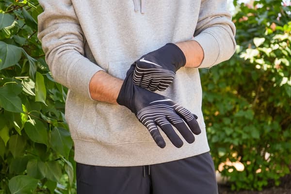 How to measure your hand to find your glove size