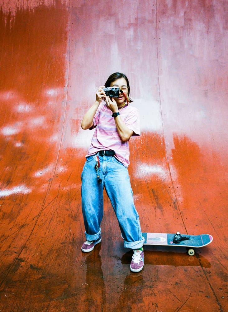 Esta mujer representa la cultura del skateboard de Tokio