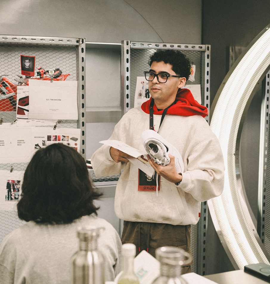 Sergio Hinojosa en el Jordan Design Studio