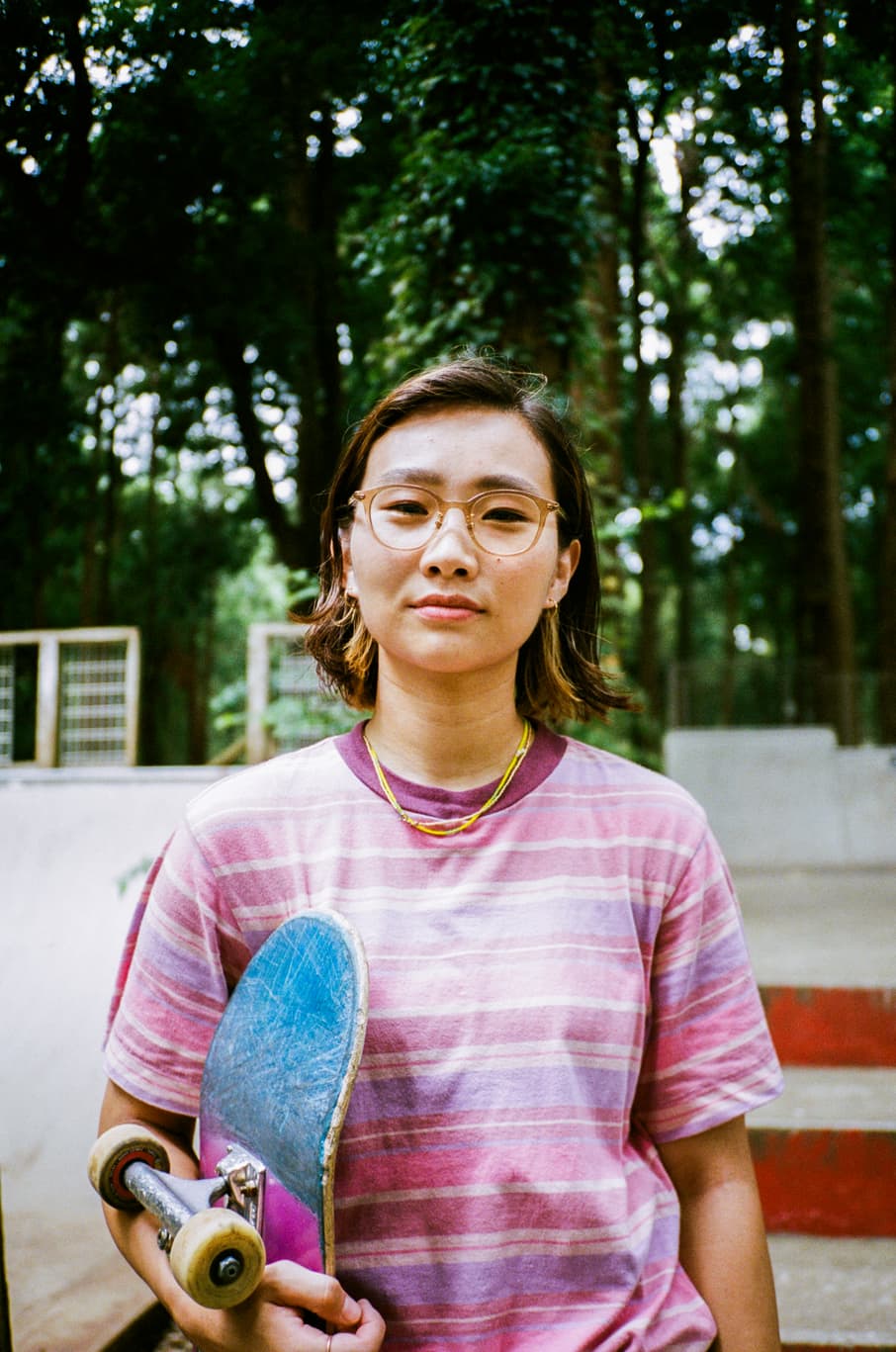 Esta mujer representa la cultura del skateboard de Tokio