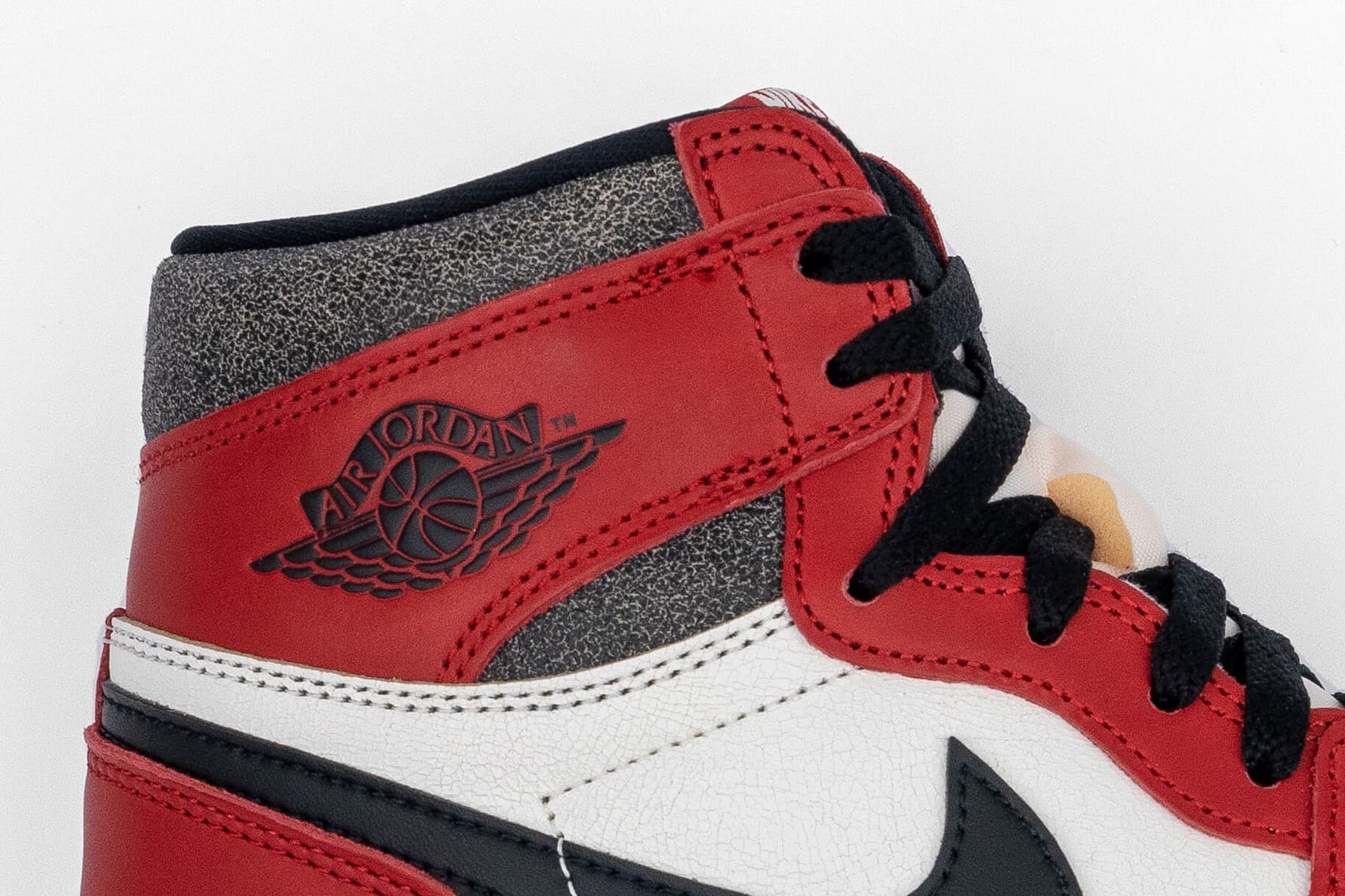 Air Jordan 1 Lost & Found vs. 1985 Air Jordan 1 Chicago