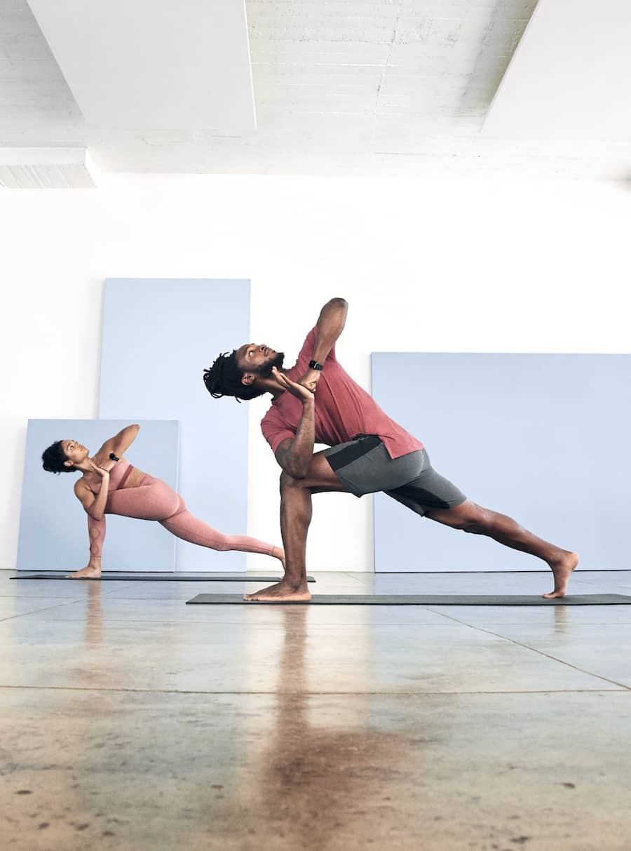 9 Postures De Yoga Pour Reduire Le Stress Nike Be