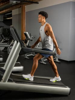 Los 5 beneficios del running en la cinta para correr, según los expertos.  Nike MX